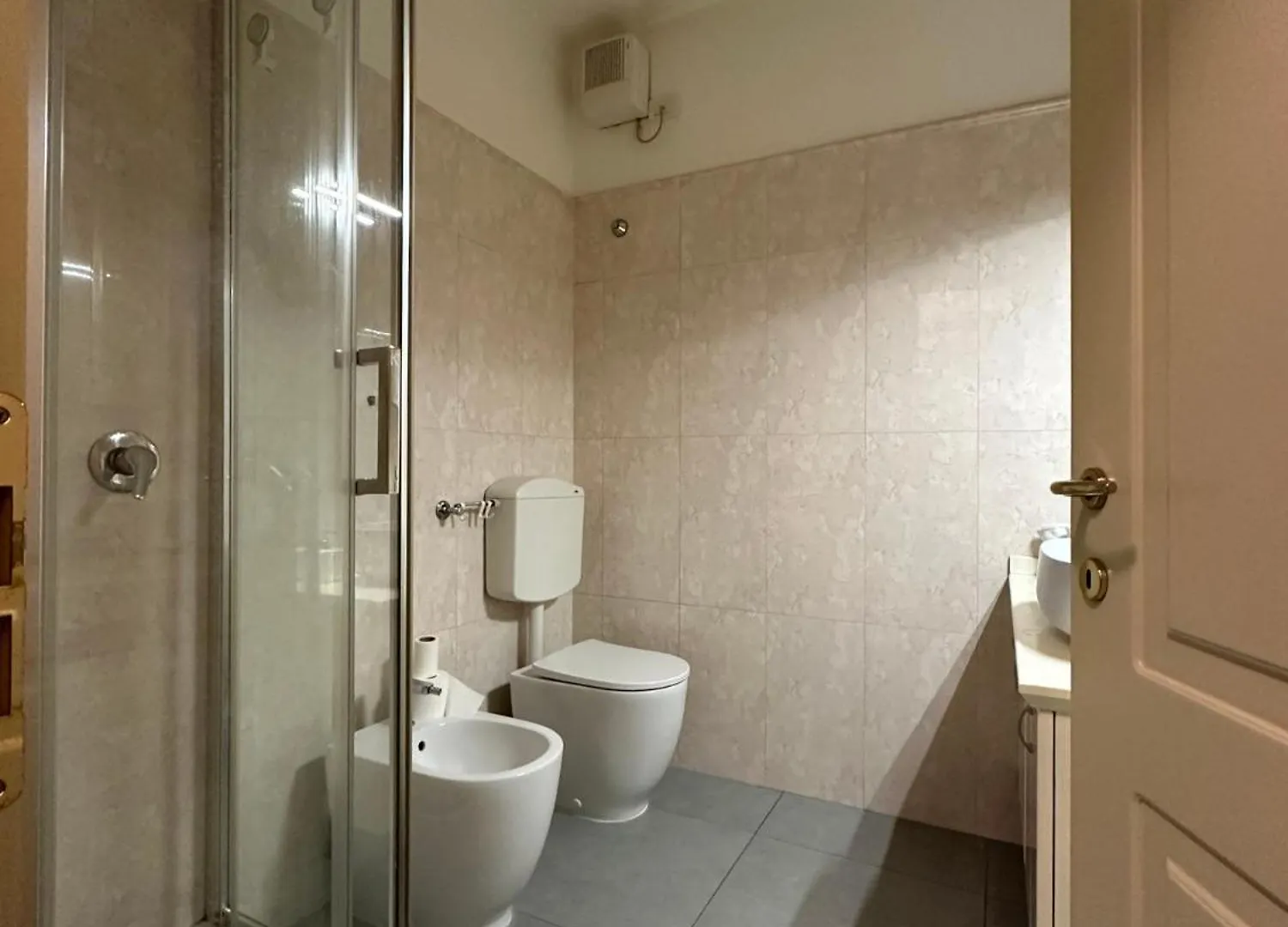 Apartment Residence Largo Castello Ferrara